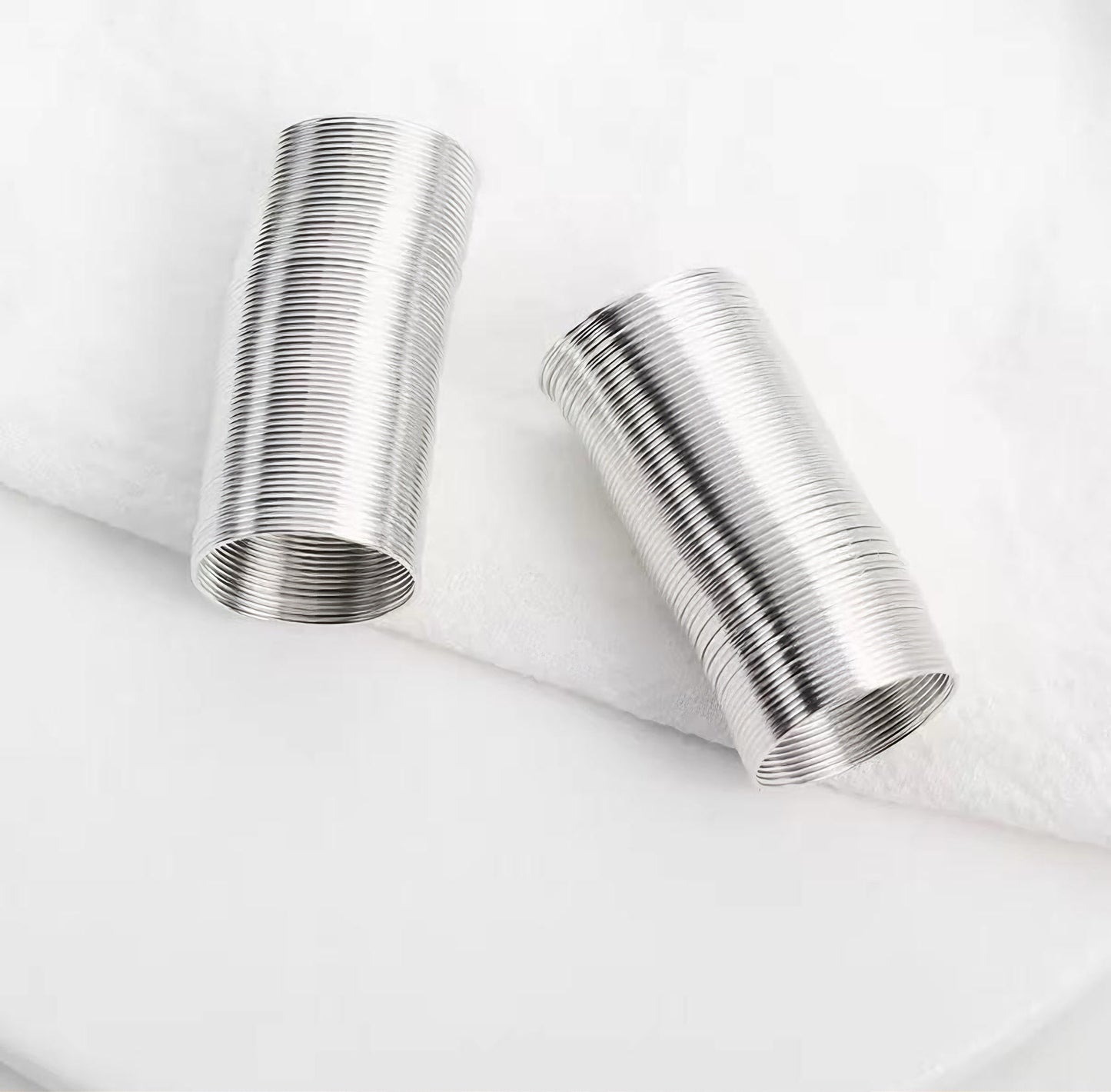 【D028】リンゴ記憶ワイヤー（60ループ、0.6cm）